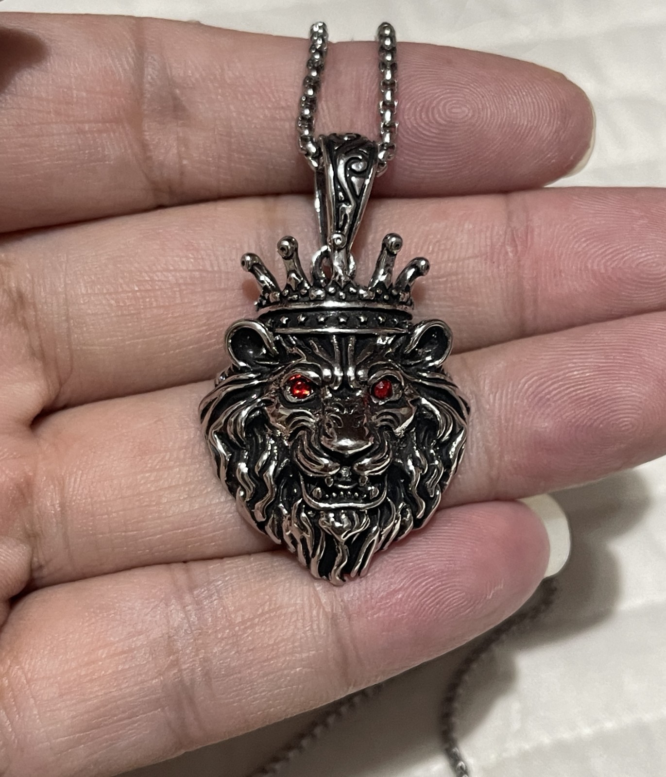 Calm Lion king Crown Animal Jungle Leo Men Cubic Zirconia Pendant silver-plate