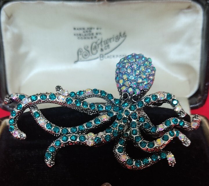 Vintage Style Crystal Octopus Brooch Silver Tone Art Deco Sea Life Brooch Pin