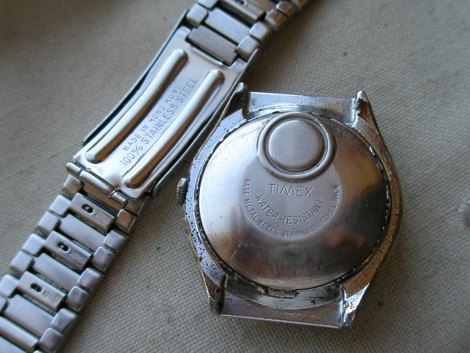 LARGE VINTAGE 1968 TIMEX ELECTRIC DYNABEAT, CHROME/SS, NEEDS HELP.