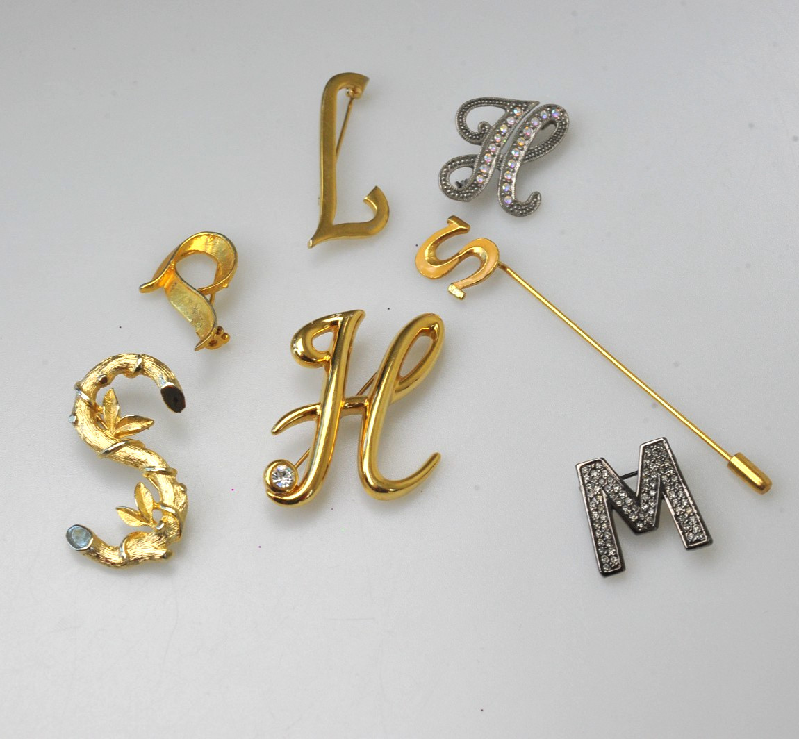 Vtg to now LOT brooch pin monogram initials some signed Monet AK Sarah AJ27
