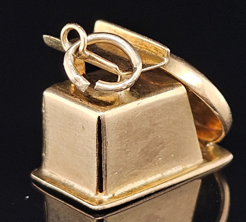 10K Gold KITCHEN SCALE MOVES Charm Pendant Clock Weight 3D Vintage 2 Grams