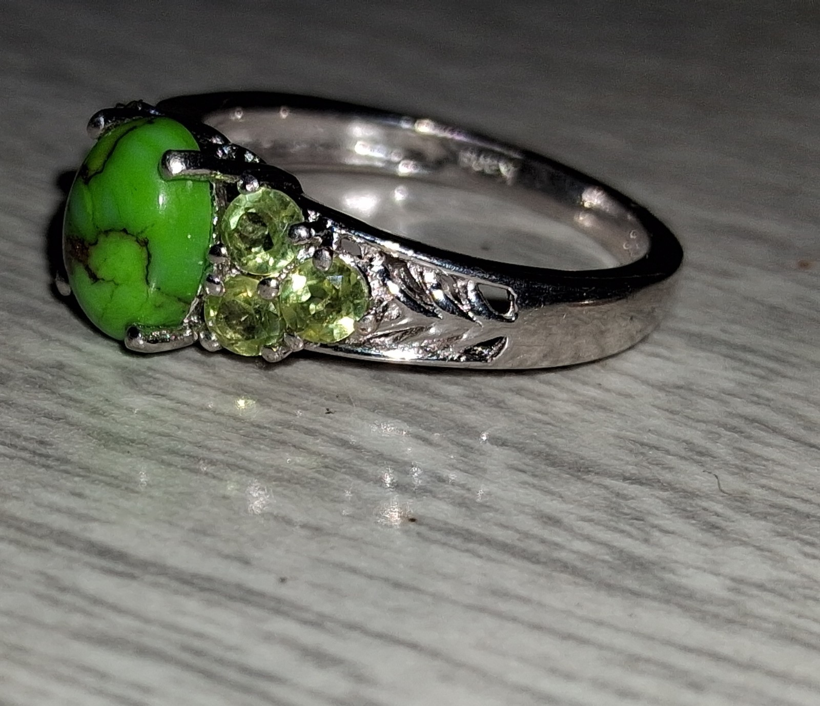 925 Sterling Silver Oval Green Stone 5-Stone Prong Cocktail Ring Size 5.5 Signed