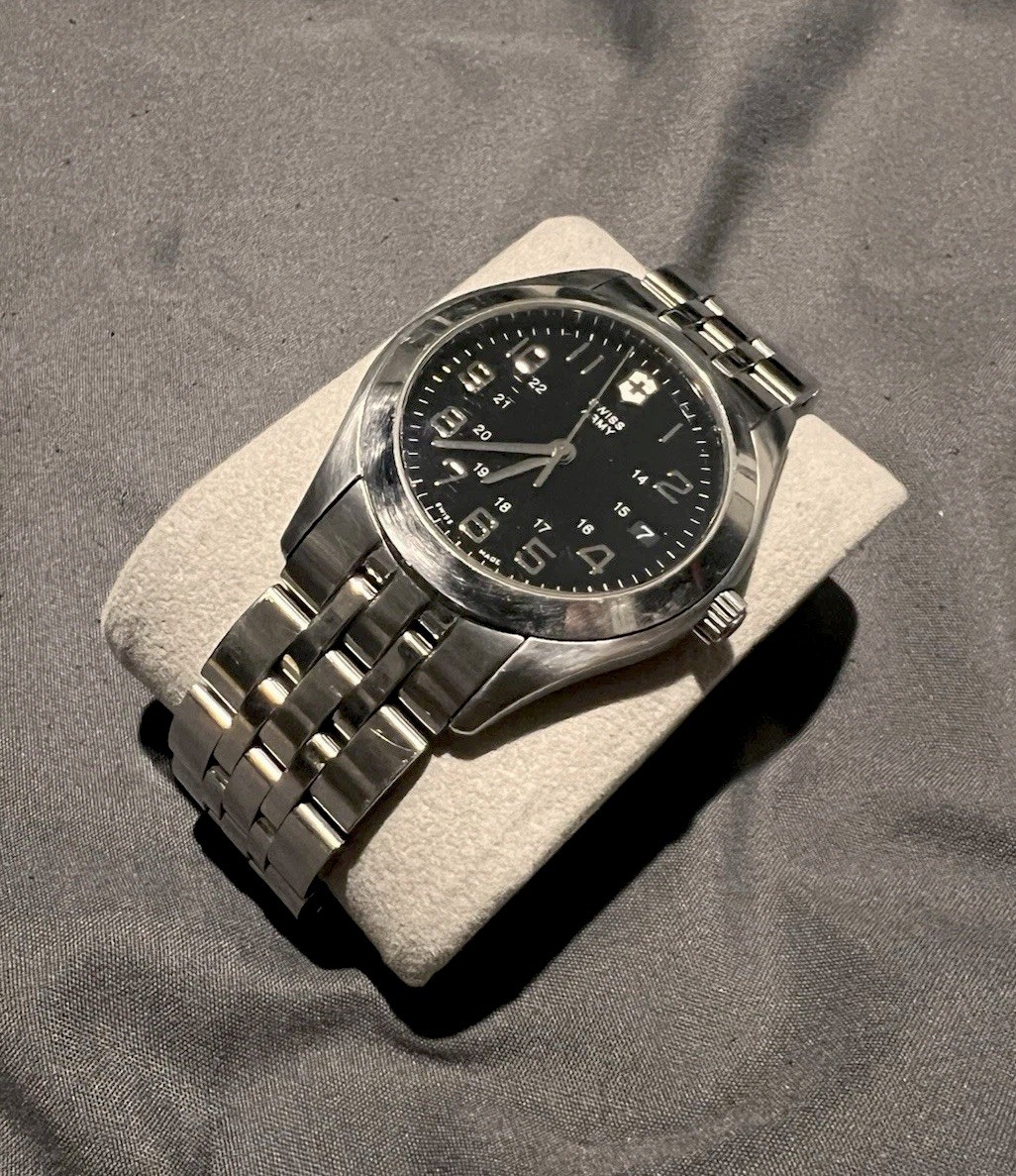 Men’s Victorinox Swiss Army Alliance Swiss Made 100m Black Dial Date 38mm Bezel