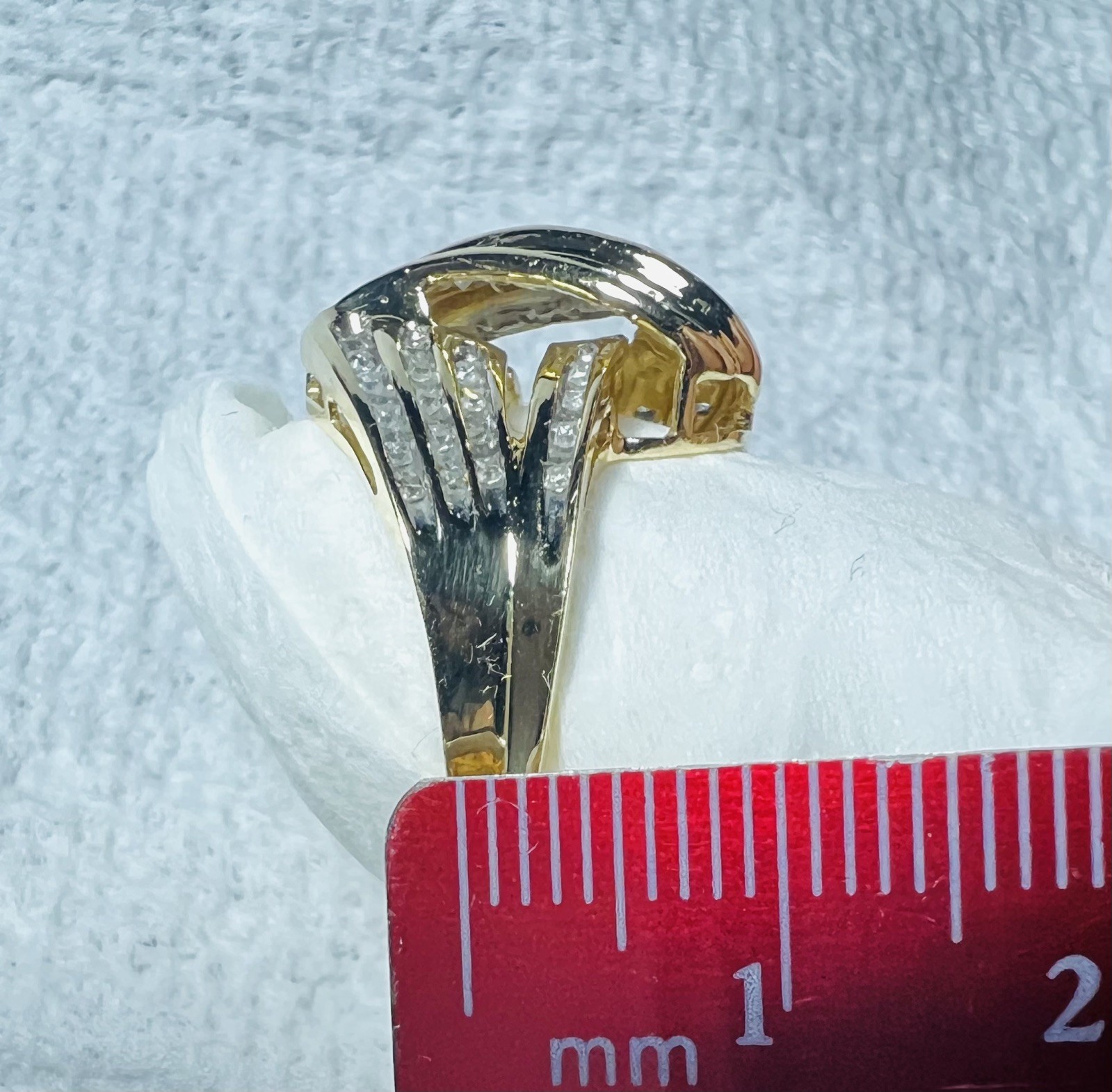 14k yellow diamond gold ring .4 carats I2-3 Channel Set diamonds 5 Grams size 7