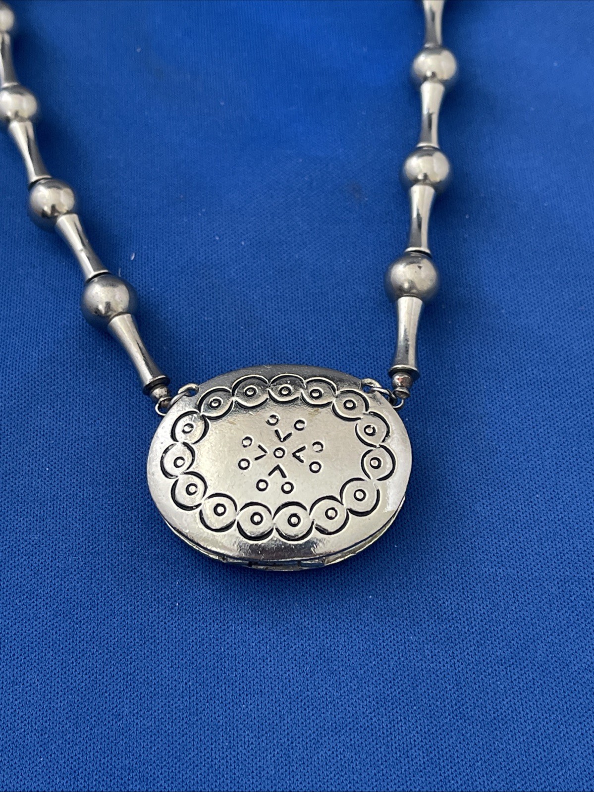 Vtg Estee Lauder 1973 Moonsilver Perfume Locket Pendant Necklace Collectible