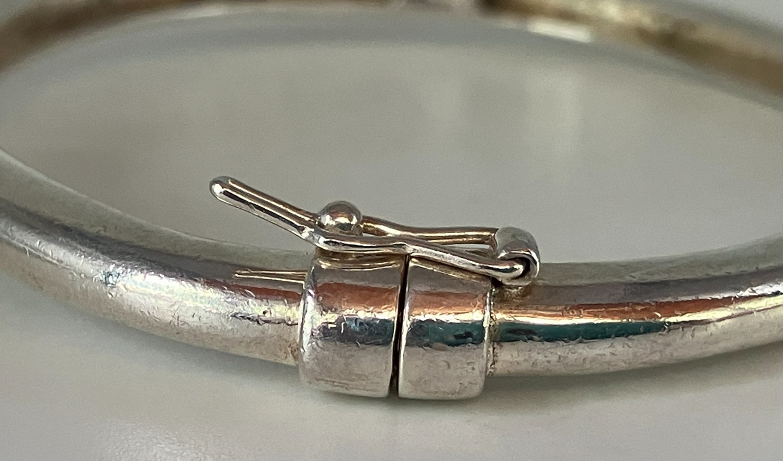Sterling Silver Heavy Love Knot Hinged Bangle with Magnetic Closure Safety Latch