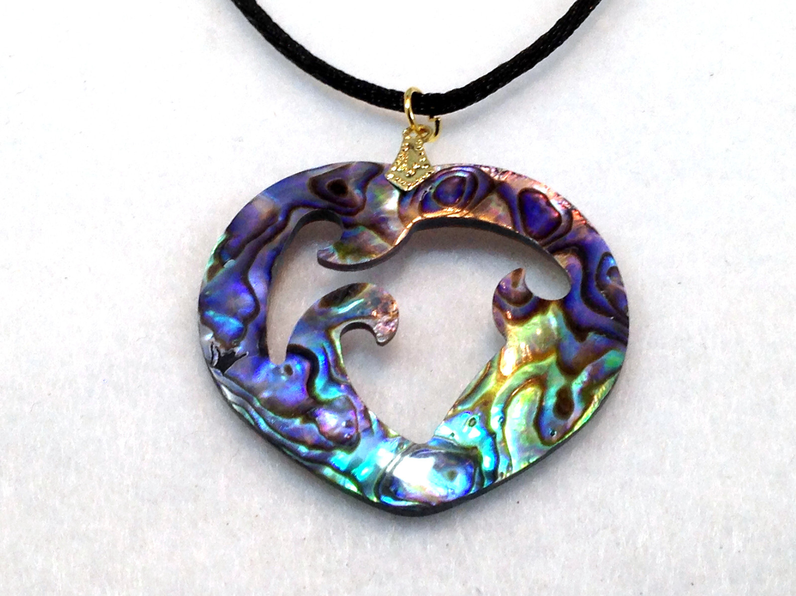 ABALONE, PAUA SHELL PENDANT NECKLACE