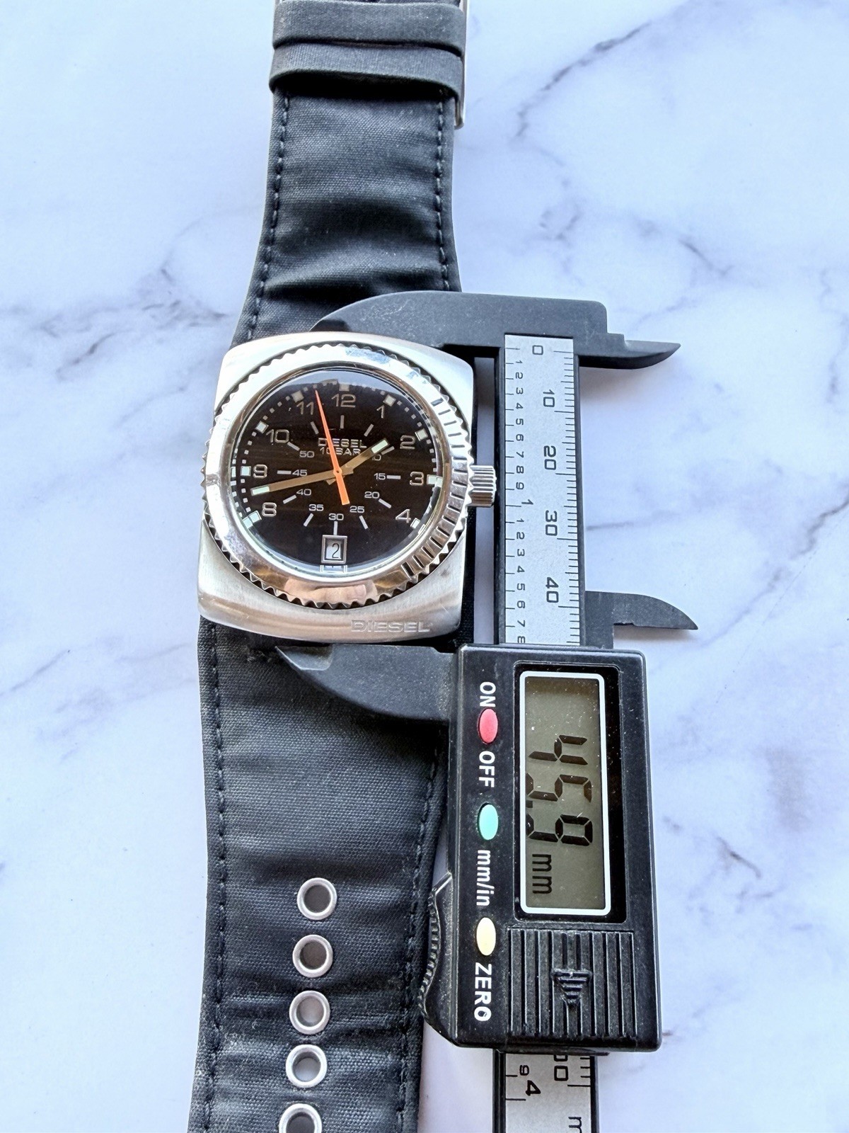 Diesel DZ2048 Men’s Watch Vintage Y2K Oversized Black Dial Quartz Wristwatch