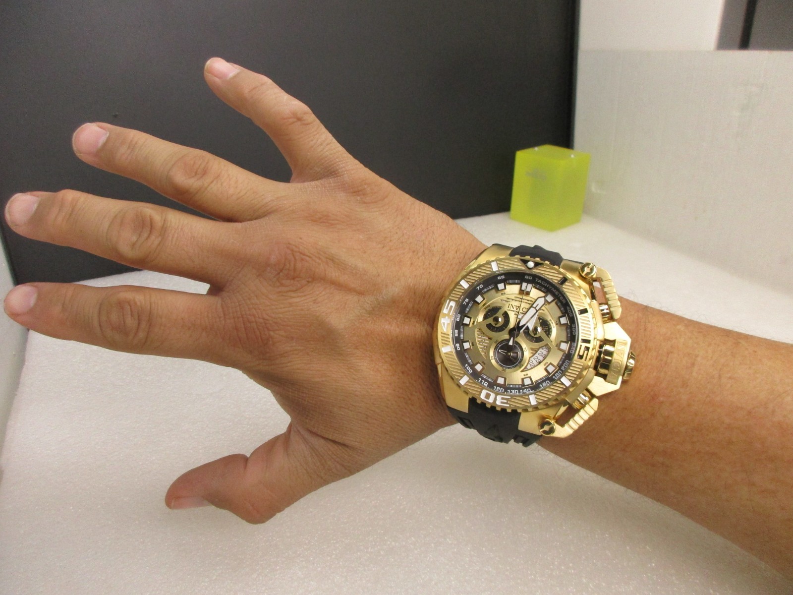 Invicta Sea Hunter full size Men’s Watch 57/69mm Gold tone 49610