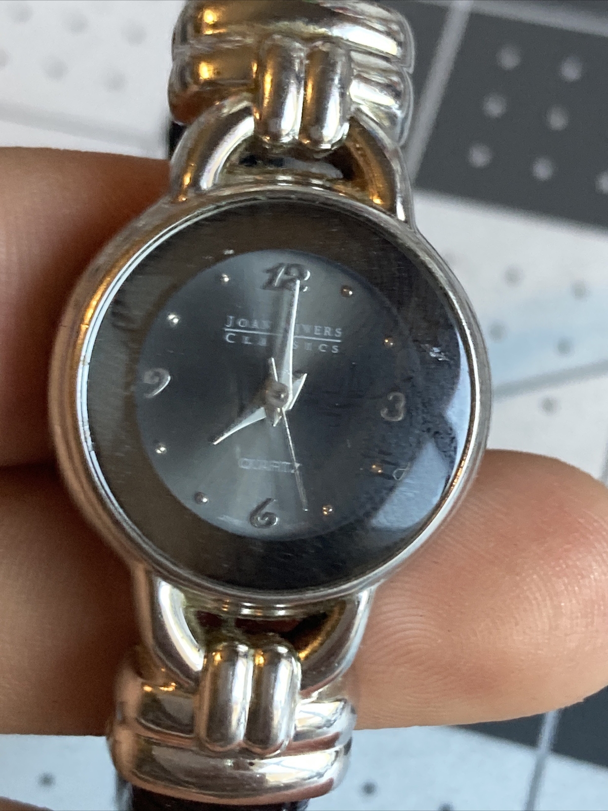 Joan River Classic Quartz V377 Watch Rare Item(works/missing knob)