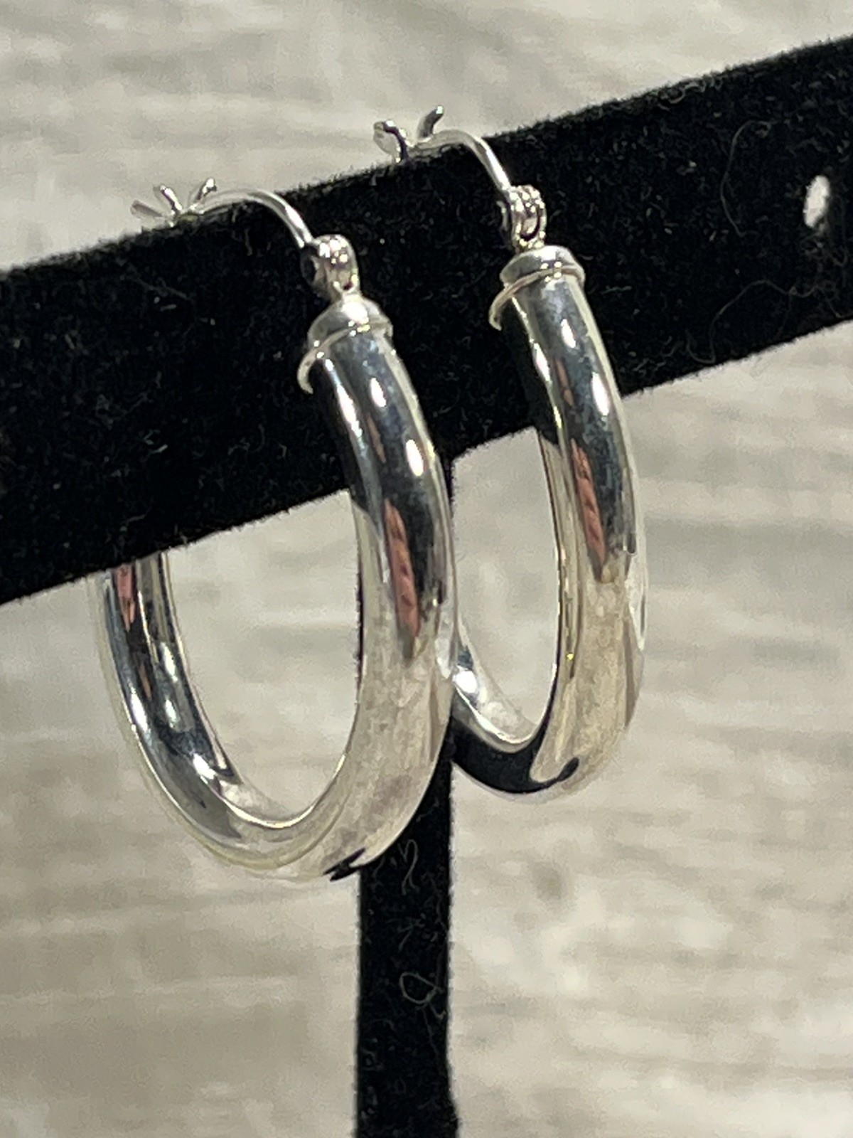 Sterling Silver Oval Puffed Hoop Earrings 1.25″ — 2942