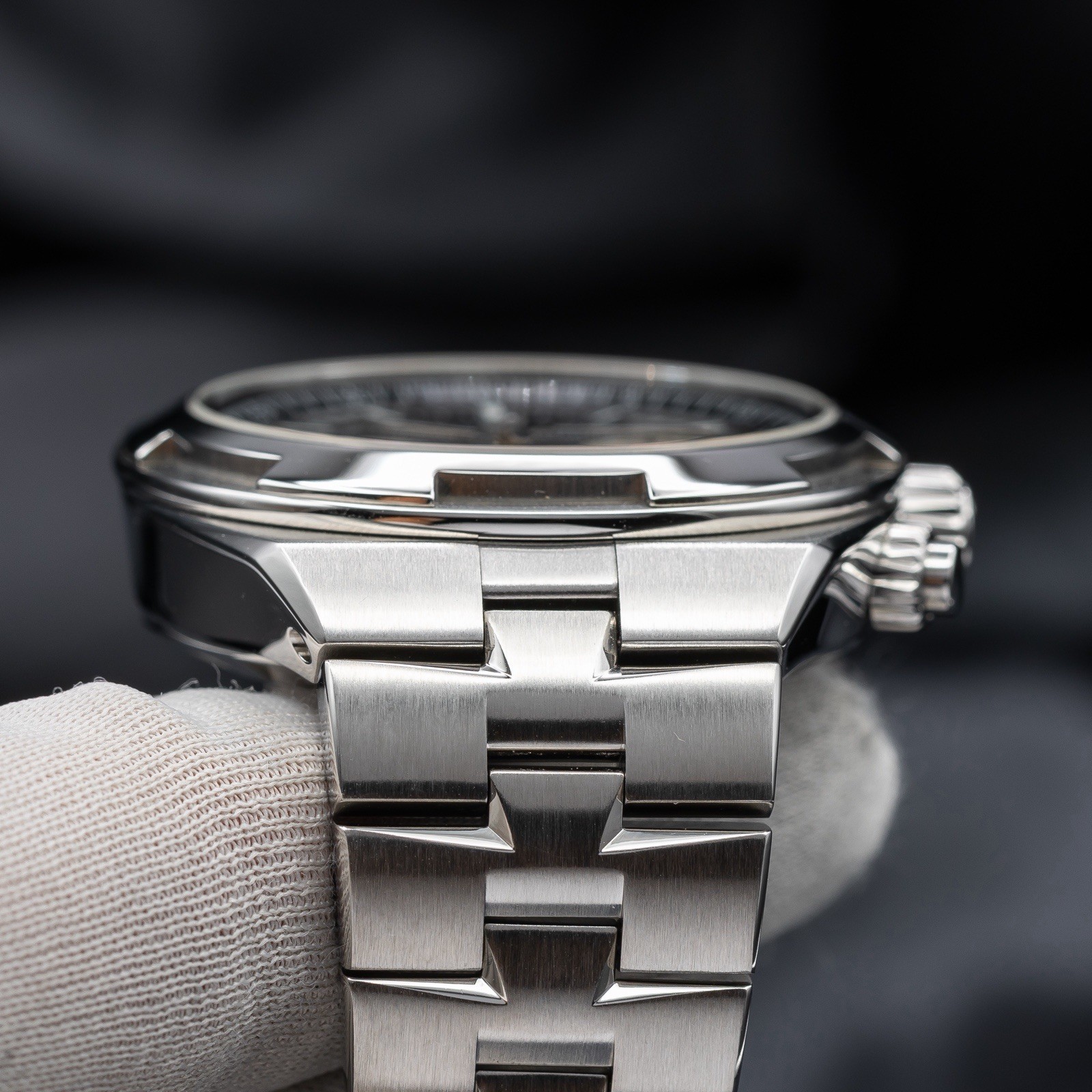 Vacheron Constantin Overseas Men’s Black Watch – 5500V/110A-B481