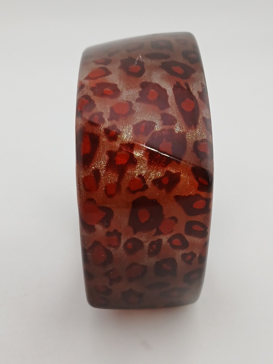 LUCITE GLITTERED leopard print faceted wide size 8.25 in vintage bangle bracelet