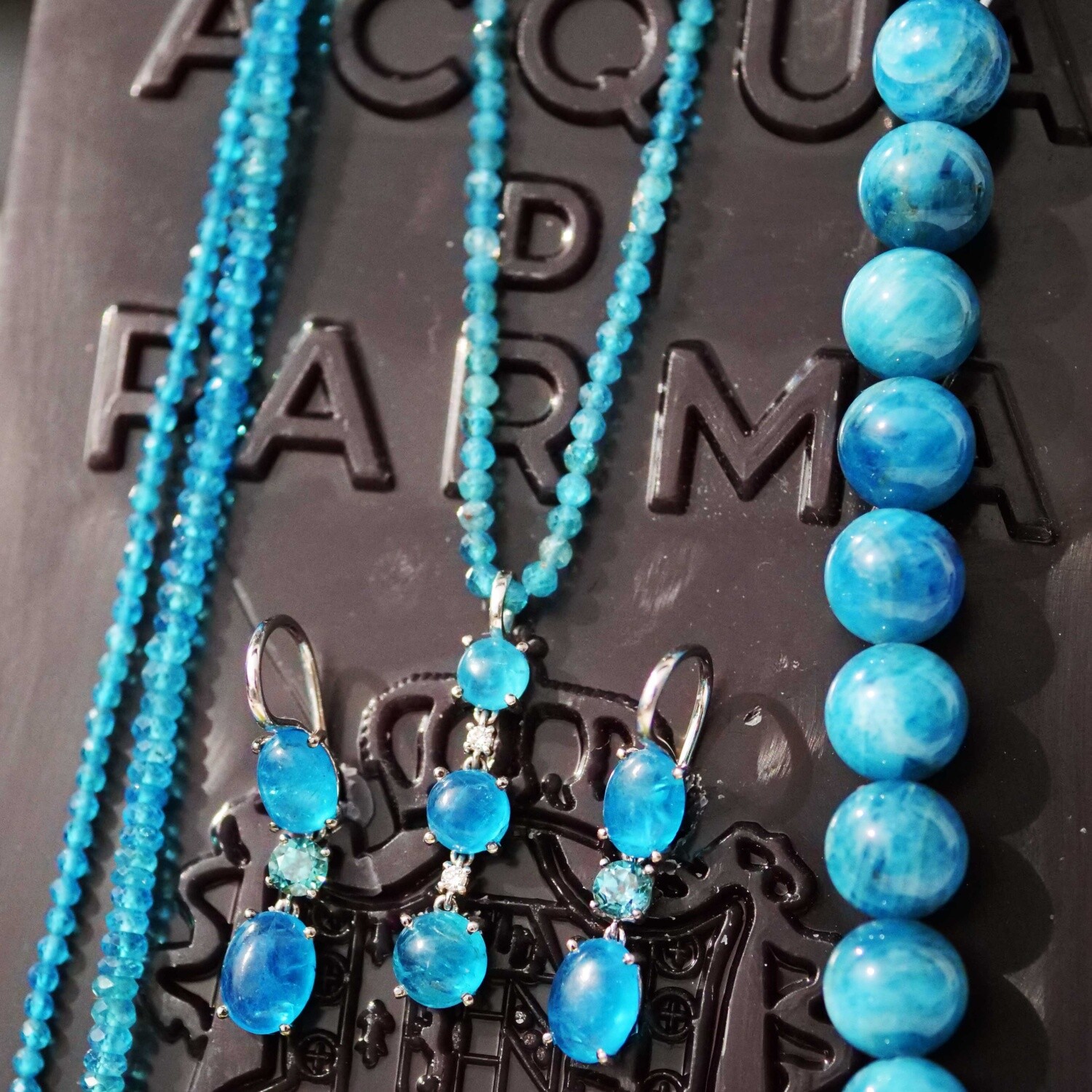 Apatite Brilliant Pendant 750 White Gold…the Fun Color NEON BLUE Total approx. 3.7
