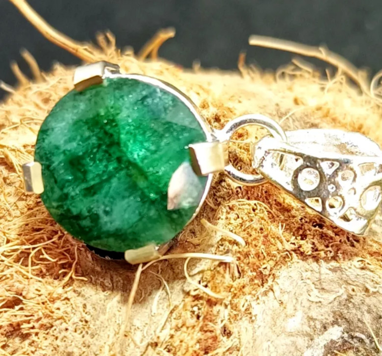 Certified 21.25 Ct Natural Emerald 925 Solid Silver Round Cut Pendant Gemstone