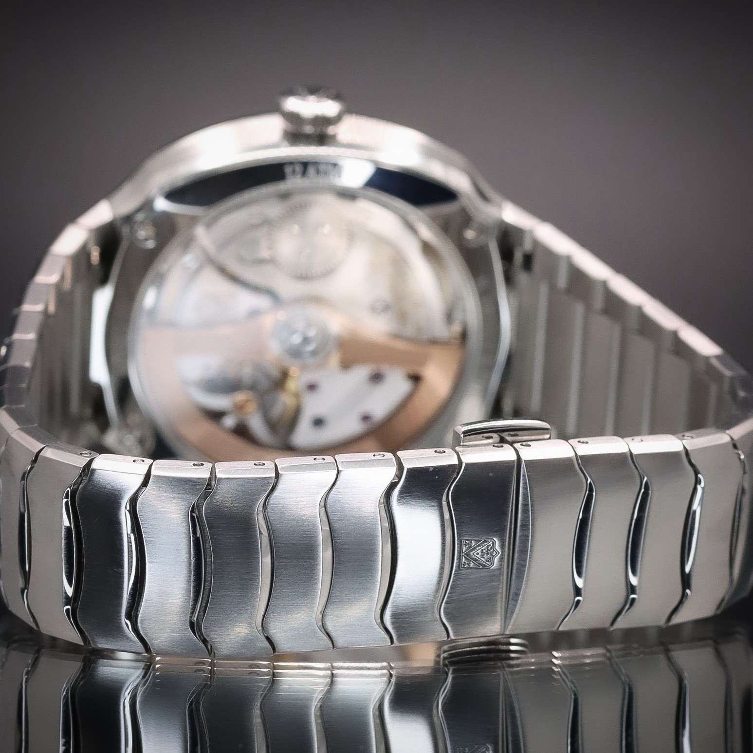 H. MOSER & CIE. Streamliner Centre Seconds “Smoked Salmon” 6200-1207 Full Set