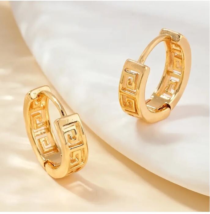 NEW VERY SMALL HUGGIE GREEK KEY ROUND HOOP EARRINGS 18k YELLOW GOLD PLATED .51″