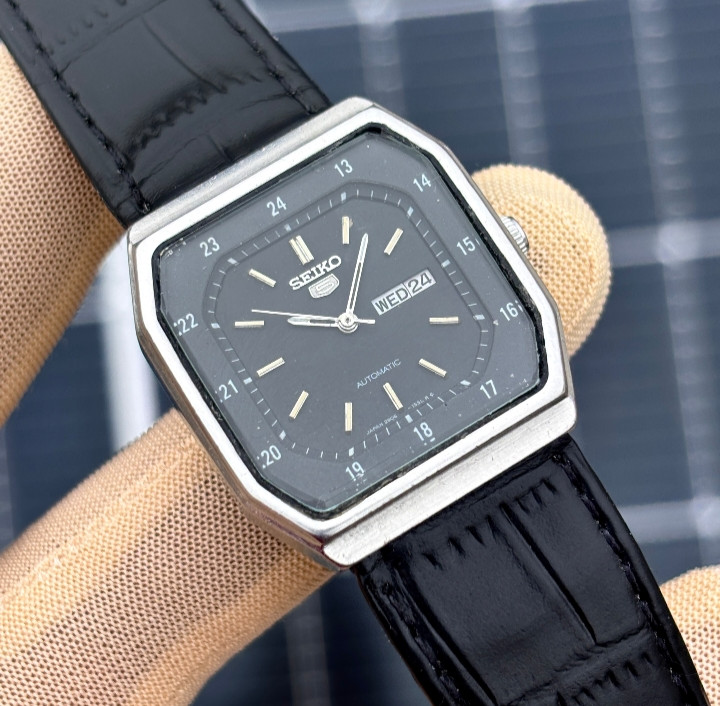 Vintage Seiko 5 Automatic Black Railway Dial Japan Made Unisex Watch 2906-5450.