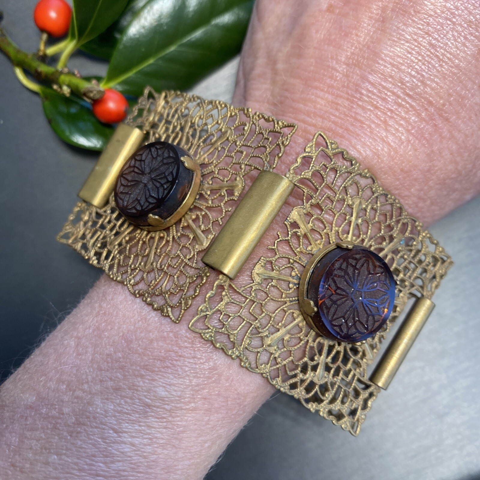 Vintage BOMAE Bracelet Estate Jewelry Pre-owned Filigree Die Struck Etched Glass