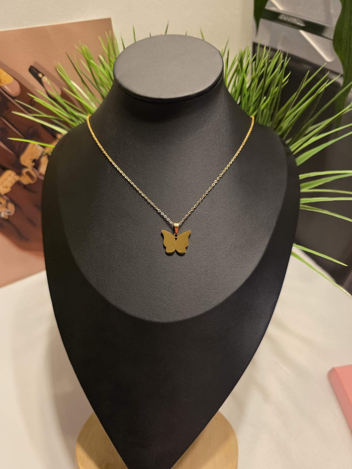 Gold Tone Butterfly Charm Pendant Necklace Cable Chain Metal No Stone