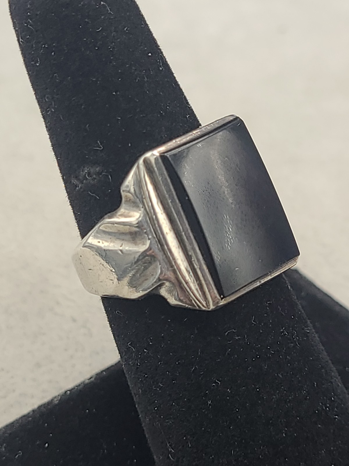 Vintage 9.5 Grams BLACK ONYX RING set in STERLING SILVER Size 7