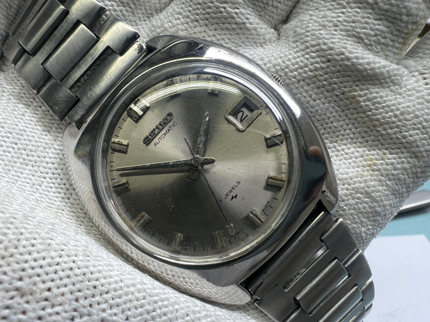 76. Seiko wristwatch 7005-8120 R date 37 mm running