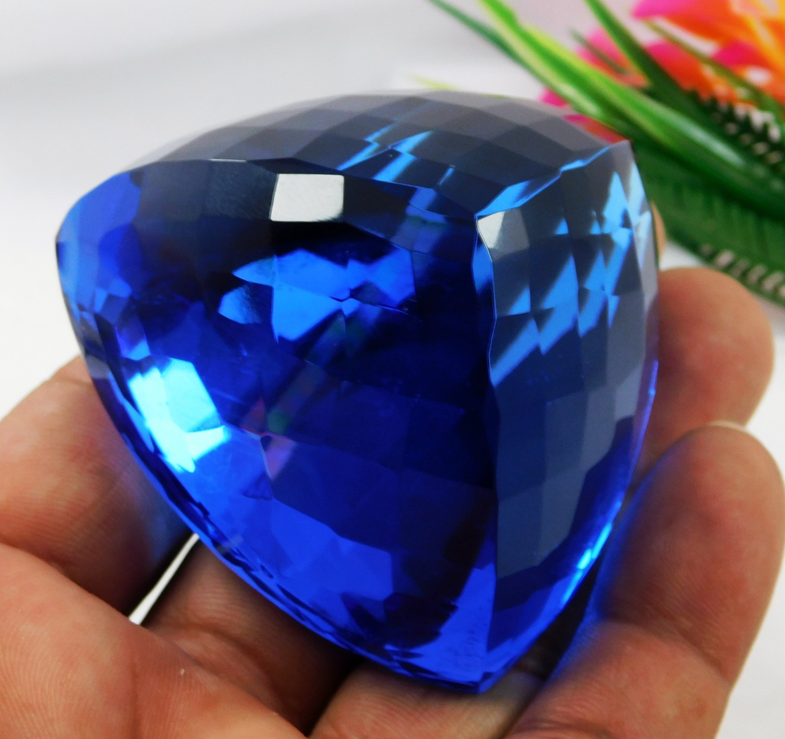 1005 Ct Ultra Large Natural Blue Tanzania Of Tanzanite Trillion Cut Loose Gems