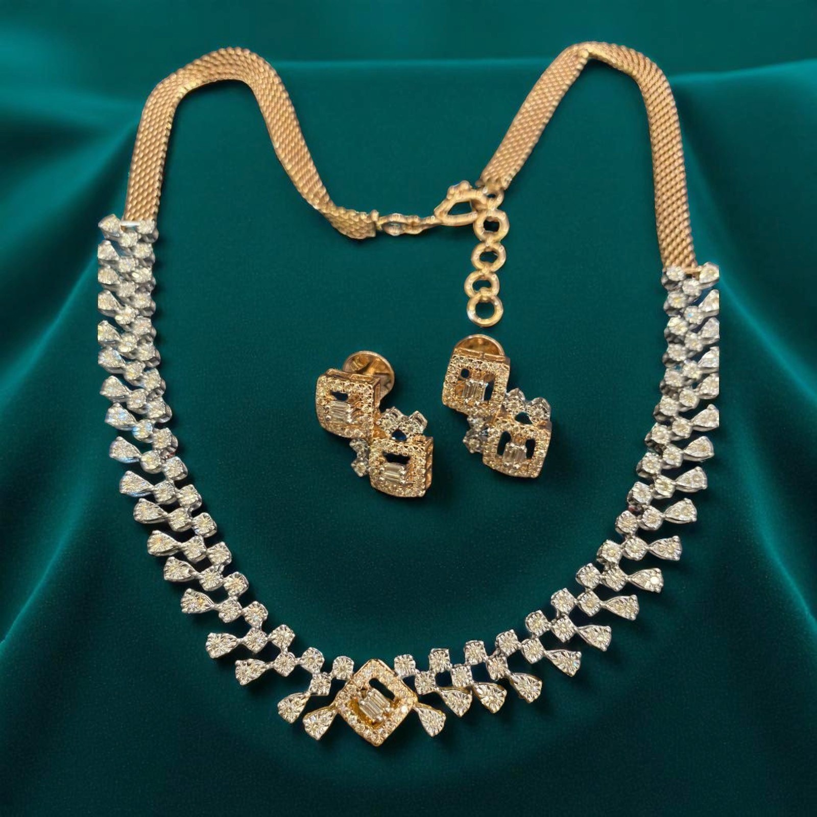 Classy 2.88 Cts Round Baguette Shape Natural Diamonds Necklace Earrings 14K Gold