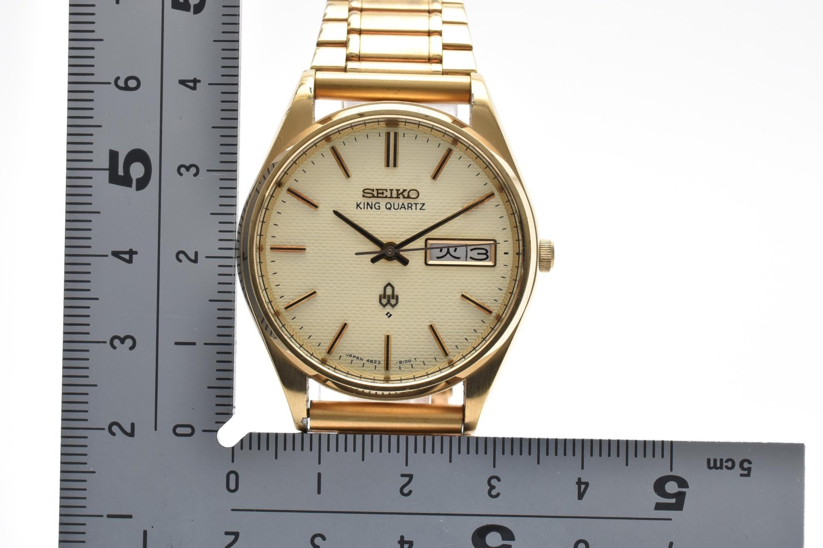Vintage 1975 [ N MINT ] SEIKO King Quartz 4823-8110 Cream Dial Gold Watch JAPAN