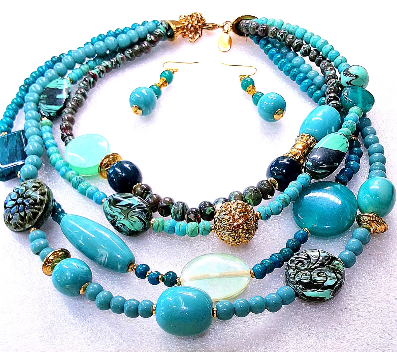 CHICO’S Mixed Blue 🥏 Green 🍏 Beaded 4 Strand 10″L Necklace + 2″L Earrings B1