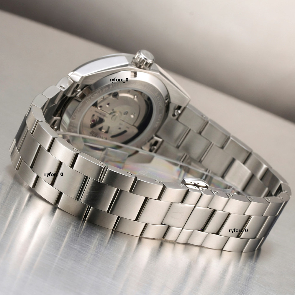 Bulova 96B470 Classic Surveyor Men’s Automatic Watch Stainless steel Band 39 mm