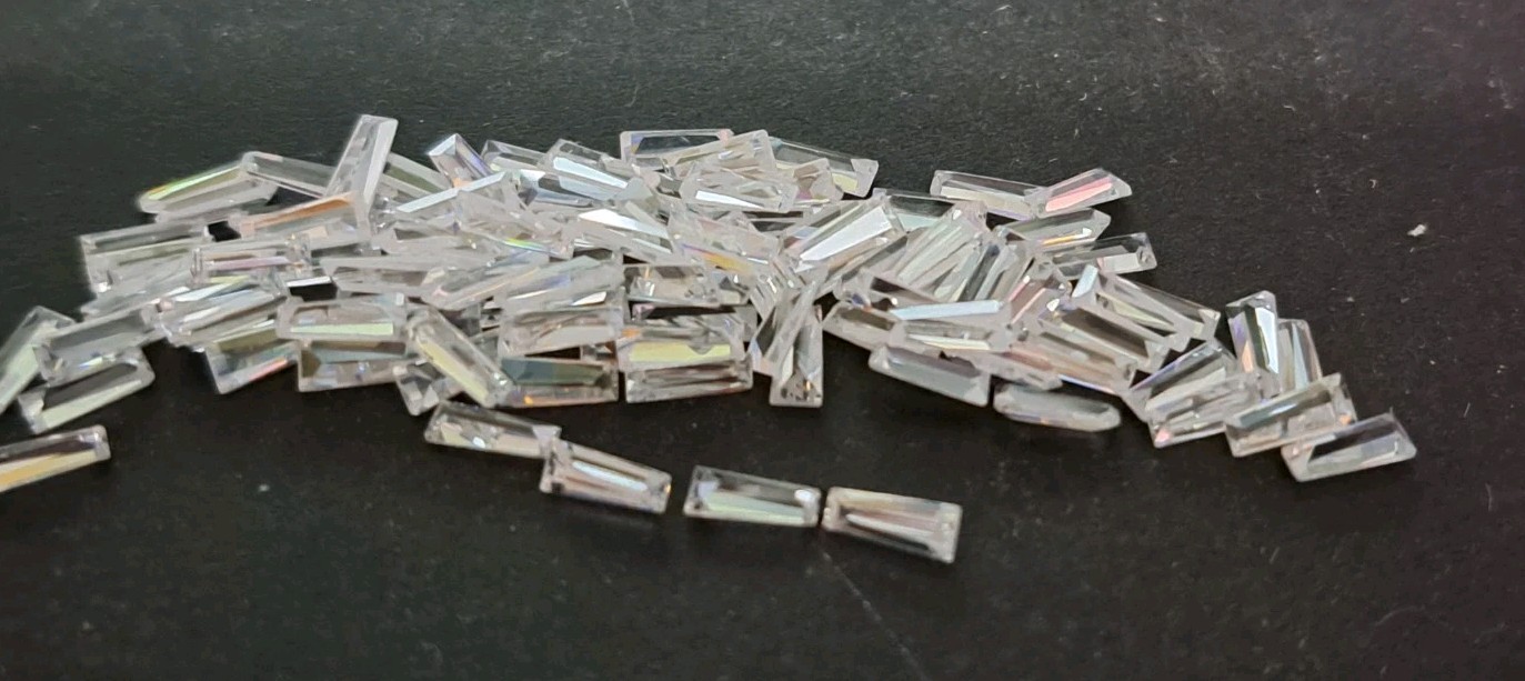 100 pieces 5x2x1.5mm Tapered Baguettes CZ Cubic Zirconia Loose Stones