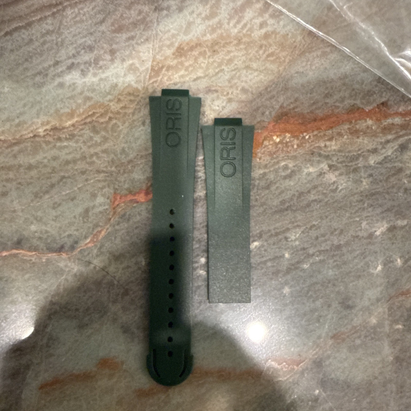 43.5mm Case Aquis Date 7790 23mm Green Rubber Watch Strap For Oris