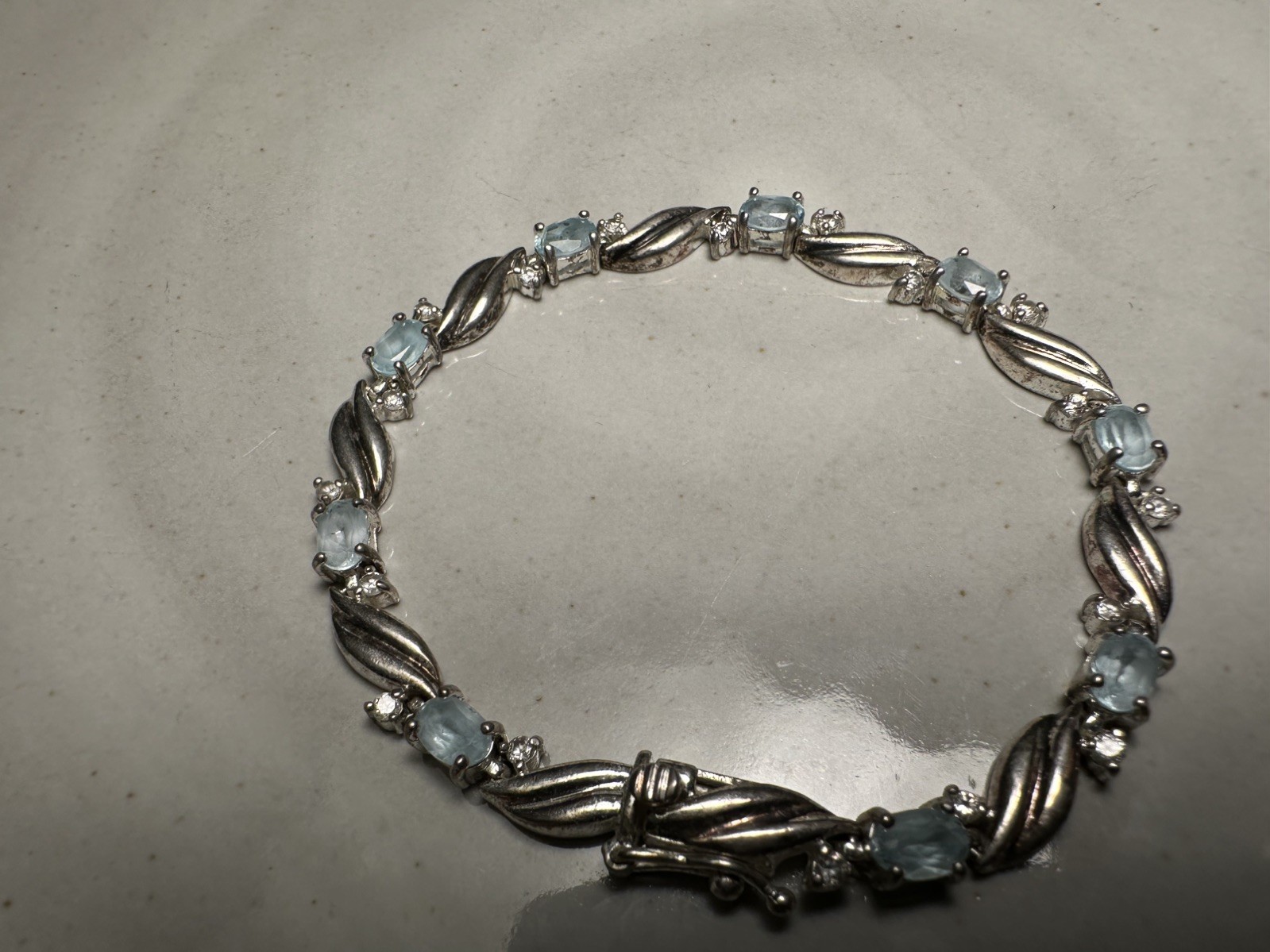 Silver Topaz Tennis Bracelet 8” great condition estate sale find