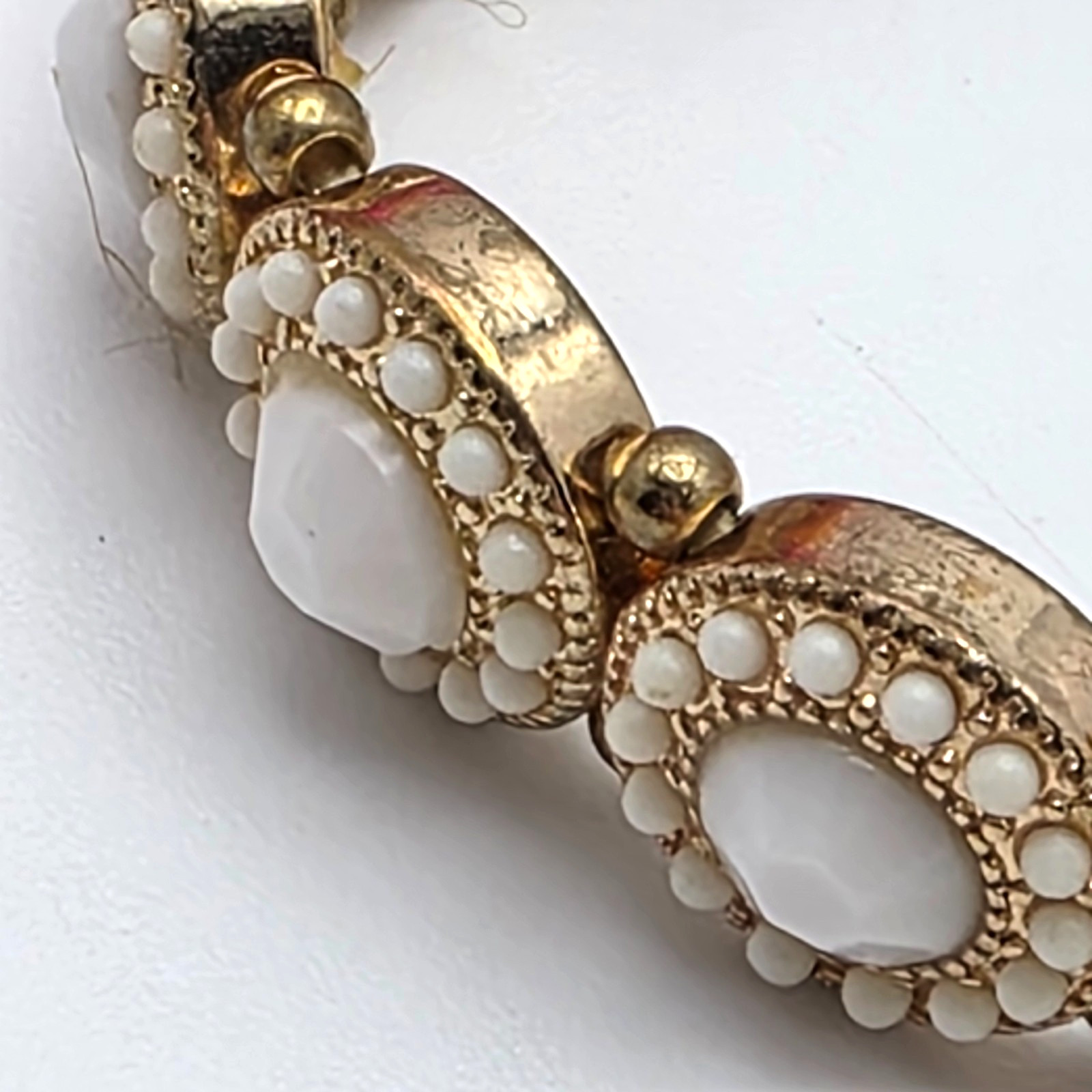 Gold Tone Flower Link Stretch Bracelet 6″ White Lucite Beads 12.7mm Wide