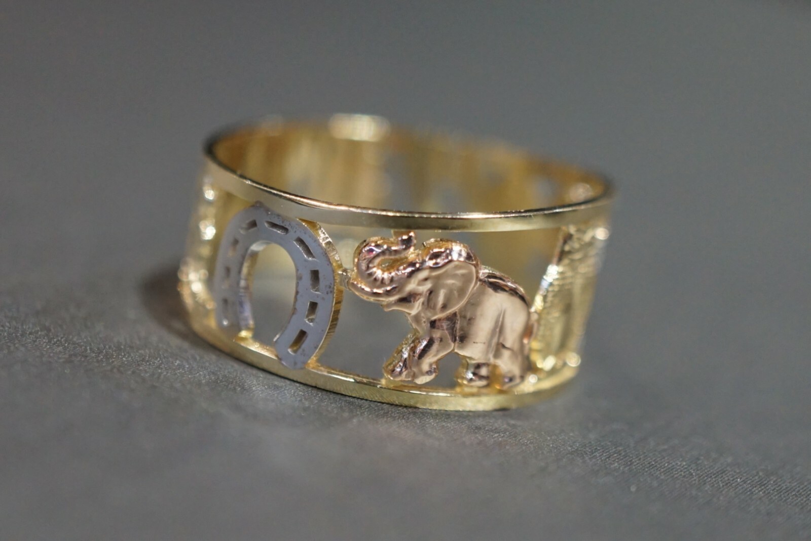 14K Solid Yellow Gold 9.7MM Wide Tri Color Good Luck Lucky Ring. Size 8.5