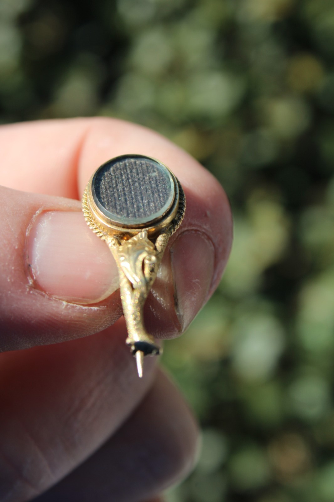 Antique 14k Yellow Gold Victorian Mourning Brooch, 3.17g (1.25″)