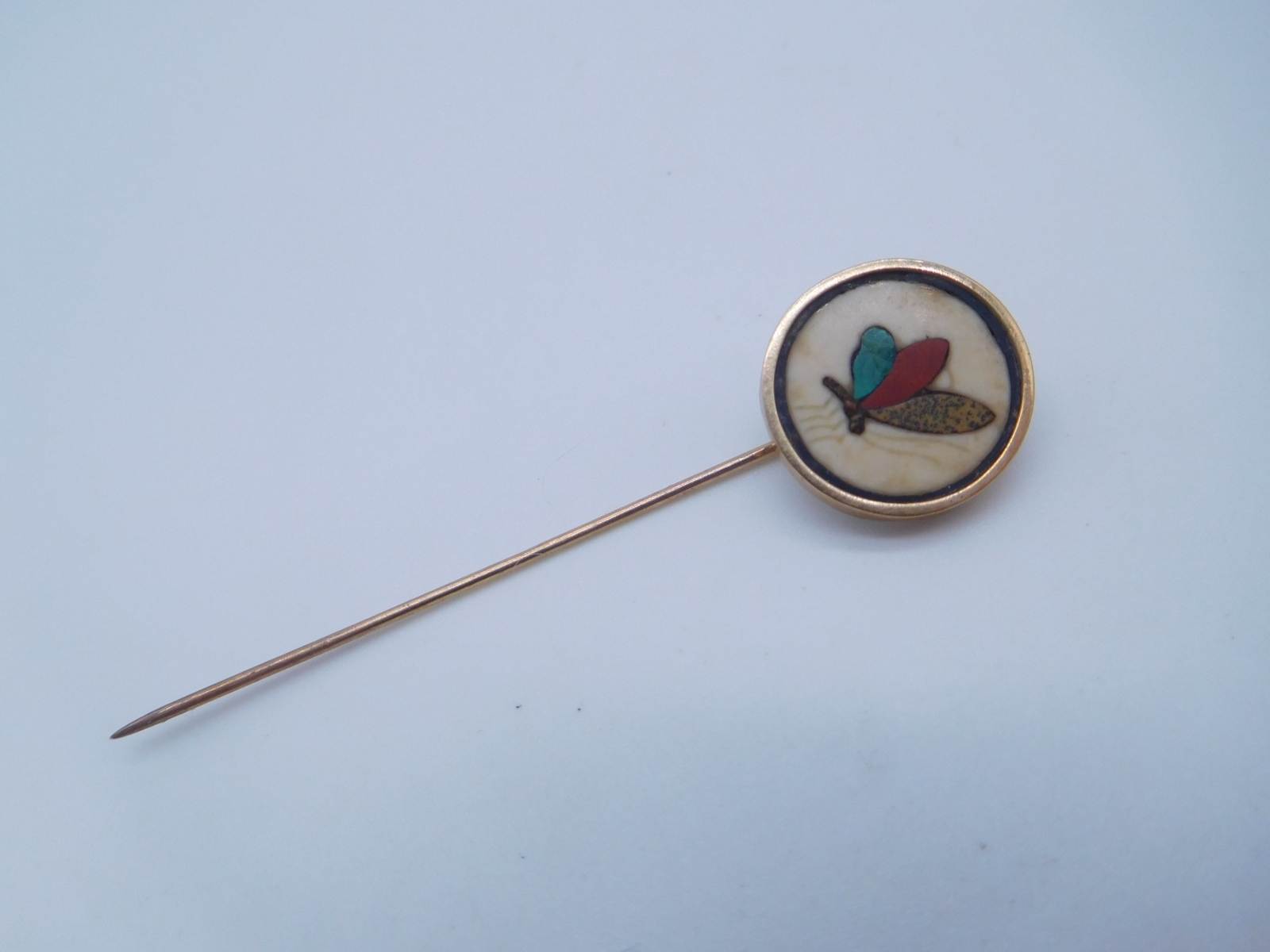 LOVELY VICTORIAN 10K GOLD PIETRA DURA BUTTERFLY BUG HAT STICK PIN