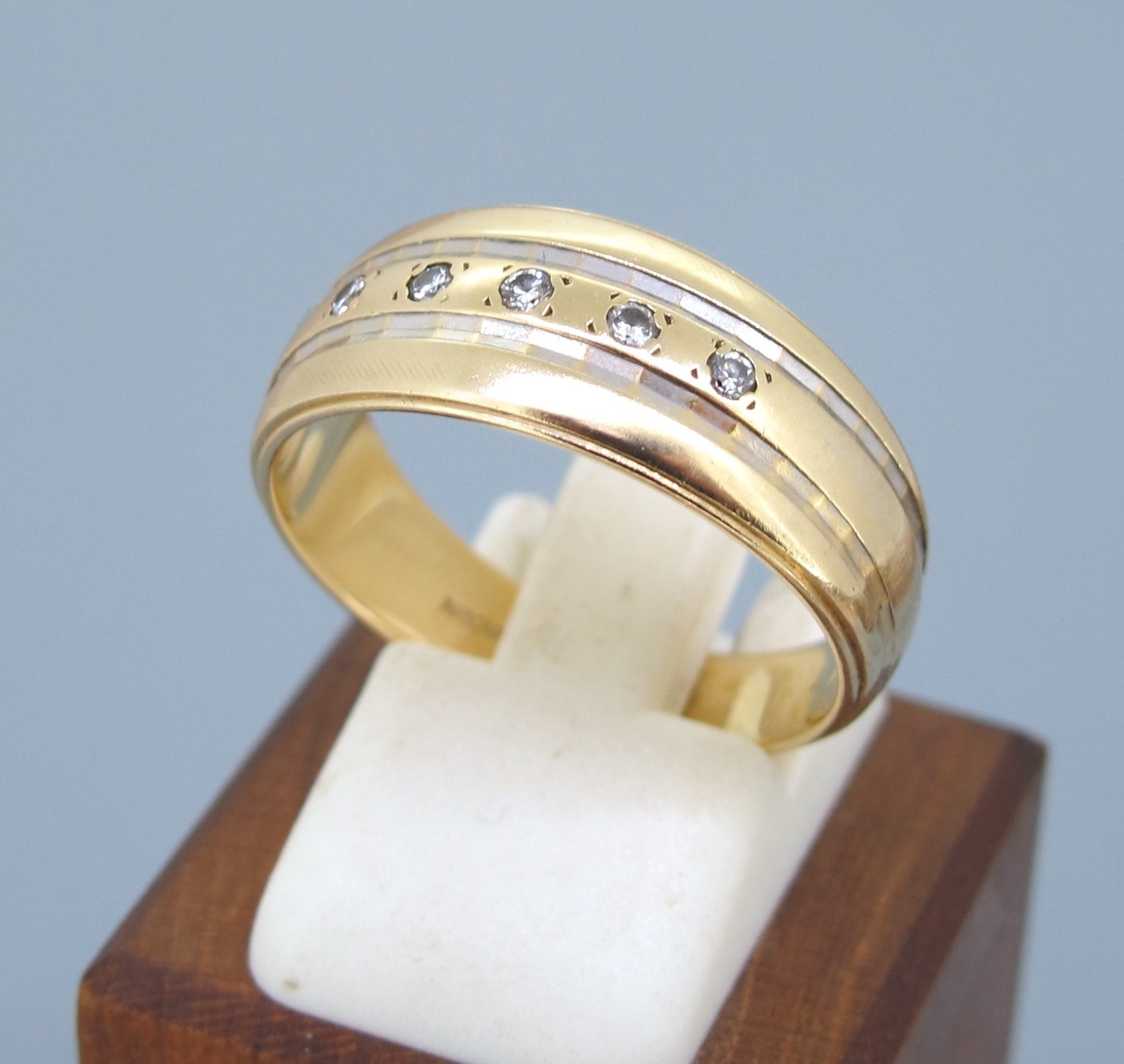 ArtCarved 14kt Yellow Gold 6.6 grams Real Diamonds Ring Size 10