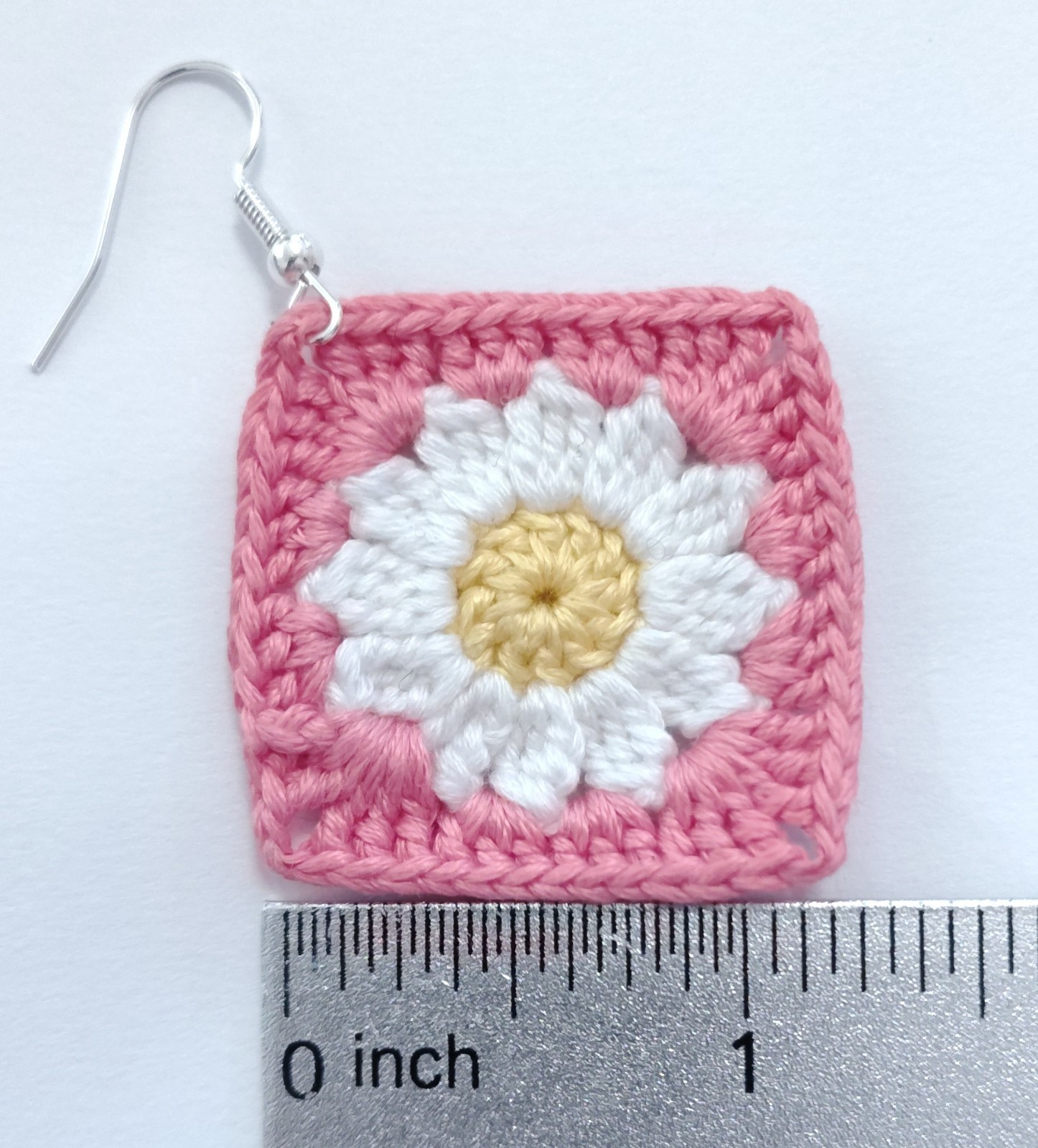 Crochet Daisy Earrings (Dark Pink)