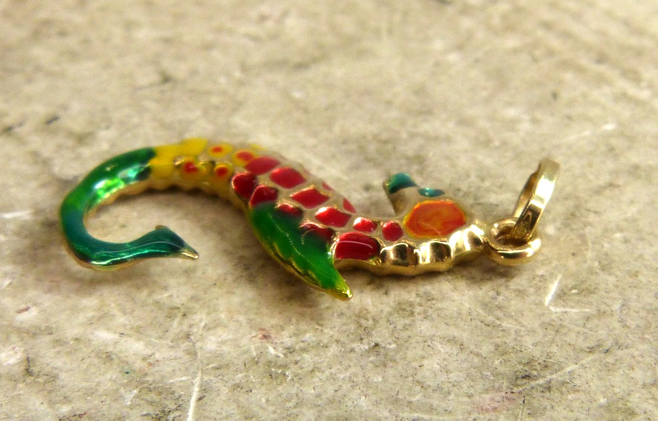 Gorgeous 14K Yellow Gold & Enamel Seahorse Pendant .585 Italy Estate Find !