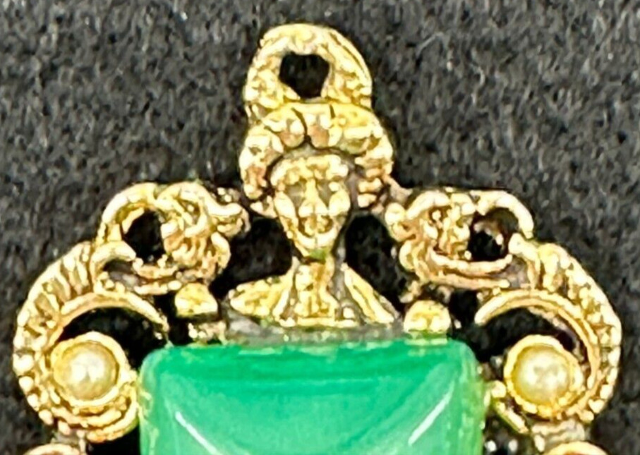 Asian Style Gold Tone Geisha Faux Jade Stone Rhinestone Accents Charm Pendant
