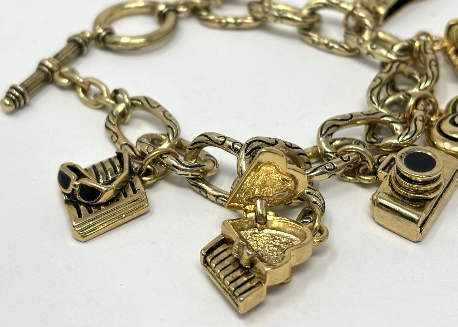 Travel Vacation Theme Toggle Charm Bracelet Gold Souvenir Suitcase Paris 7.5″