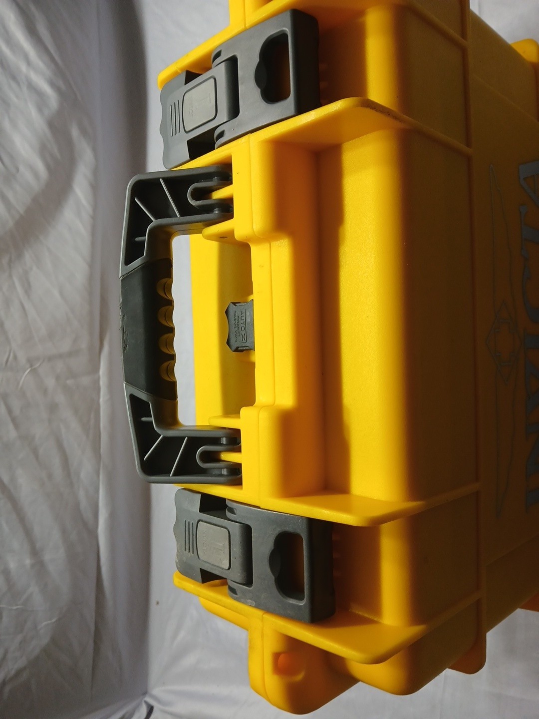 INVICTA 8 SLOT IMPACT Yellow Watch Storage Box Dive Case