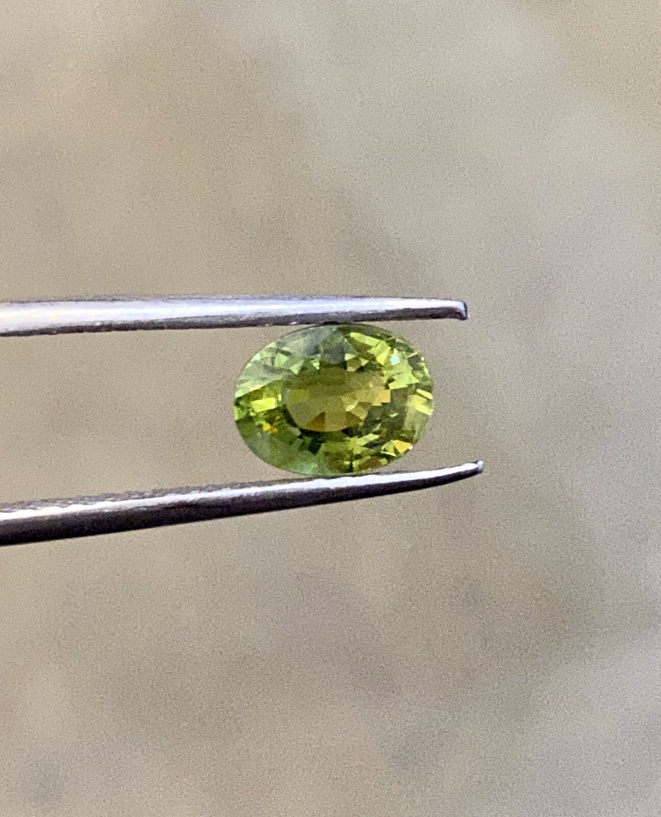 1.88CTS Green Sapphire very good cut, Oval shape