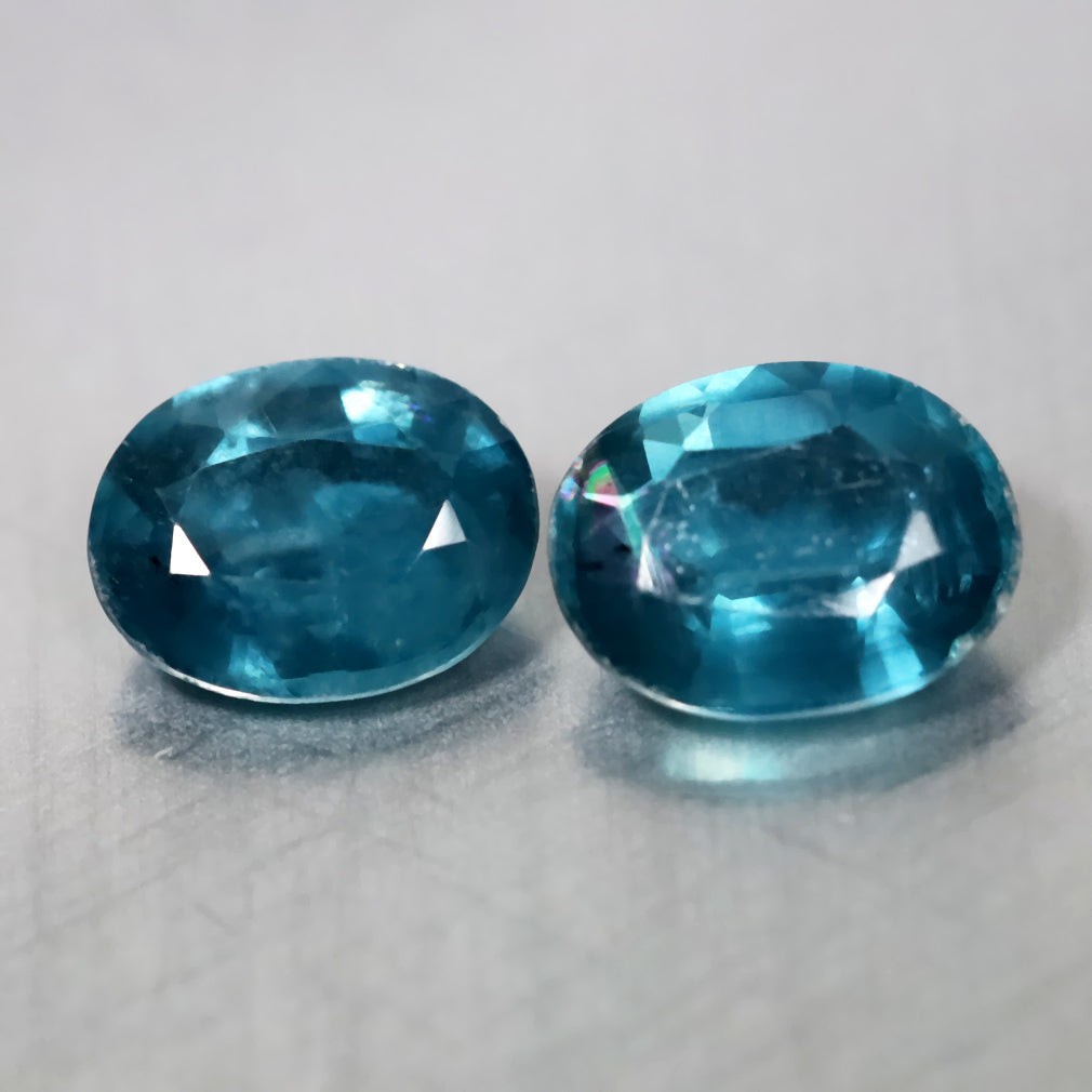 3.98 ct (2pcs) MATCHING PAIR Oval (8.88 x 6.88 mm) Natural Neon Blue Kyanite