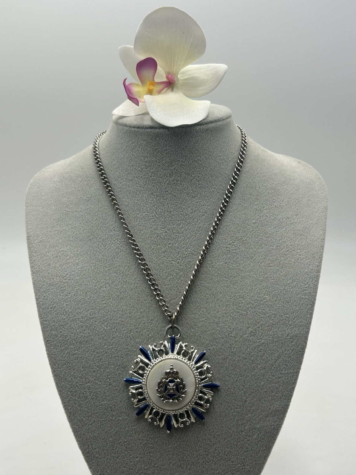 Vintage Queen Elizabeth Crown Jewels Cobalt Blue Coat Of Arms Necklace 16”