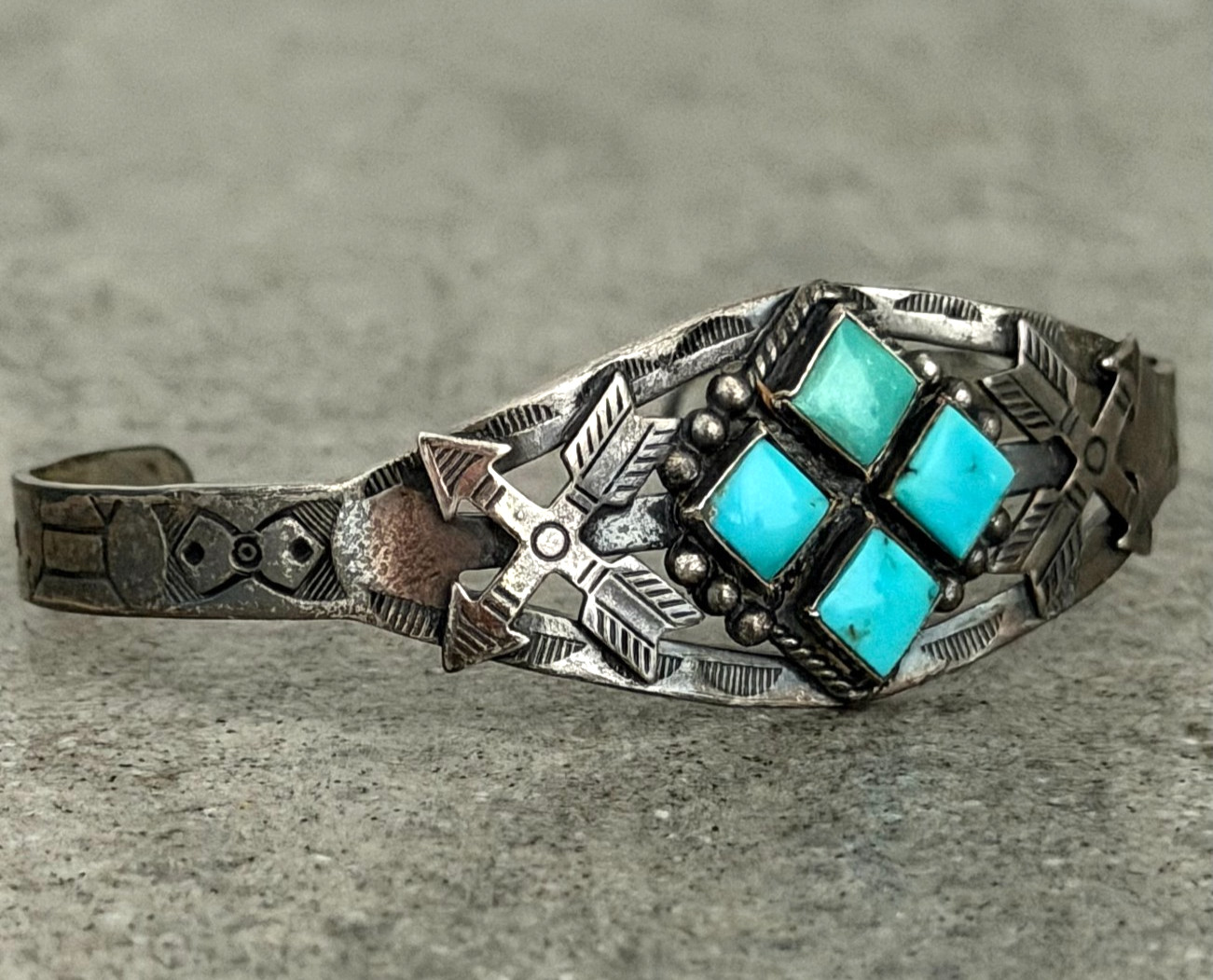 RARE Vintage FRED HARVEY era Navajo CROSSED ARROW Turquoise Sterling Bracelet