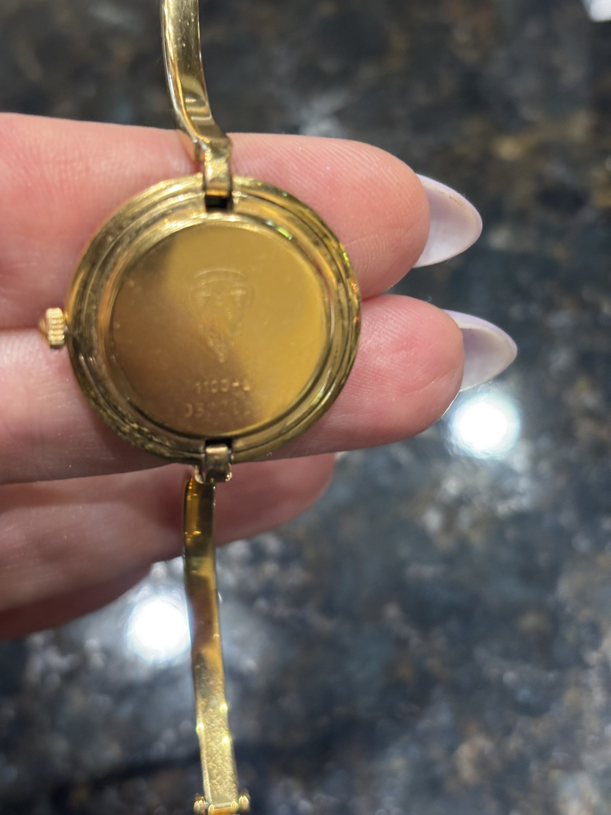 Gucci 1100L Change Bezel Gold White Quartz Women’s Watch Vintage/Sherry Line