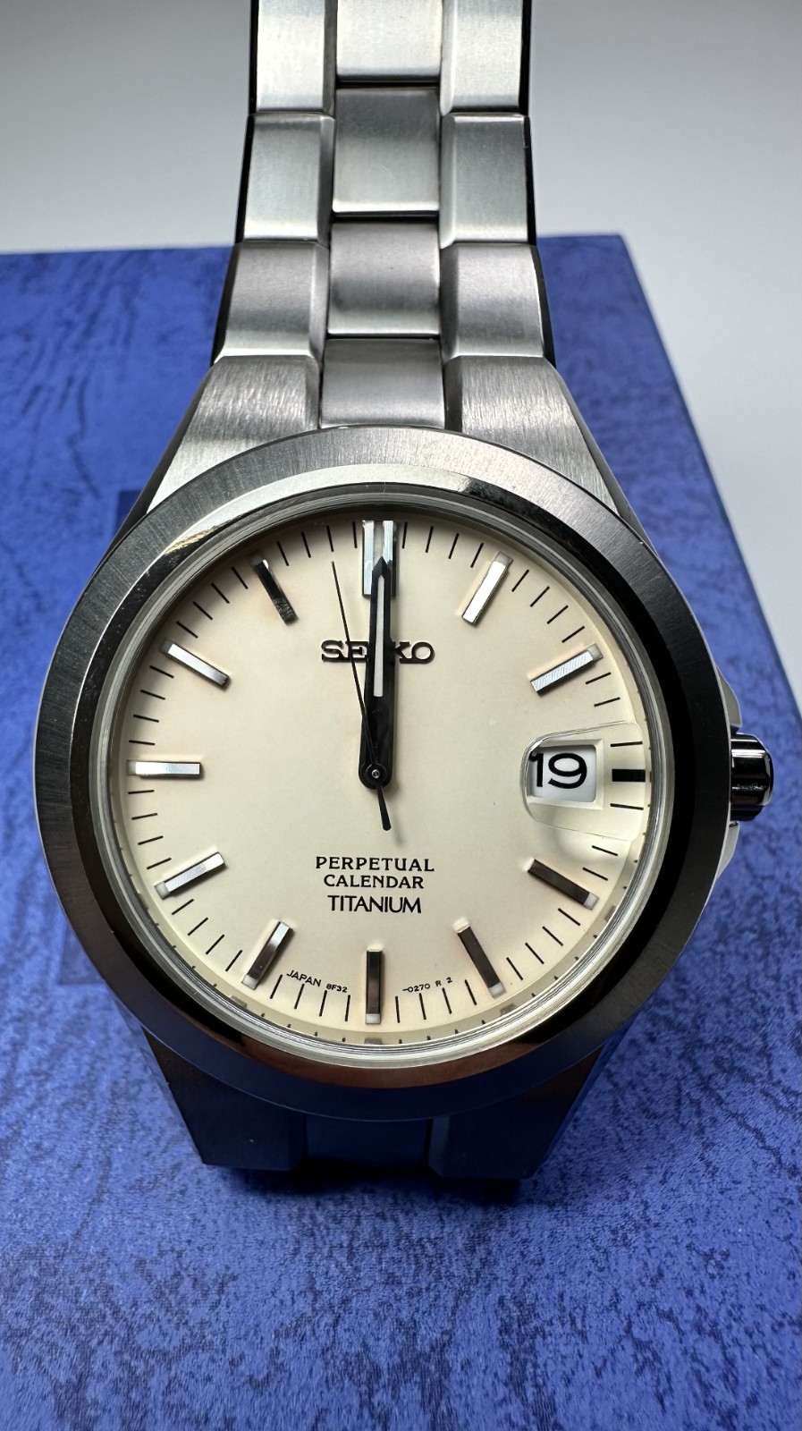 NEW SEIKO 8F32 0220 Perpetual Calendar Quartz Titanium Watch Mens Vintage